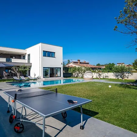 Luen Villa *