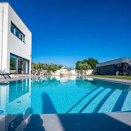 Вилла Luen Пула