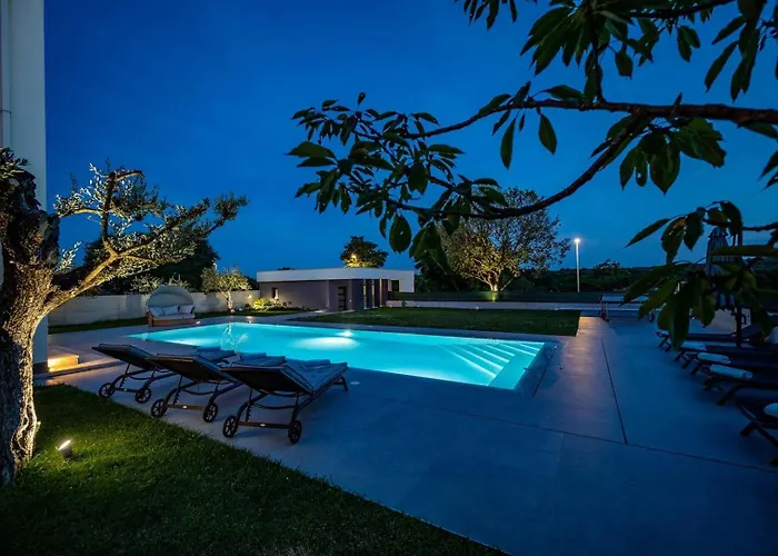 ヴィラ Luen プーラ