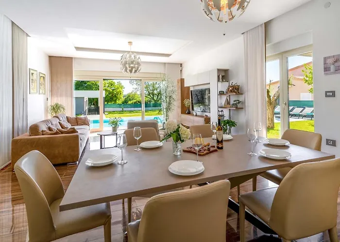 Luen Вілла Пула