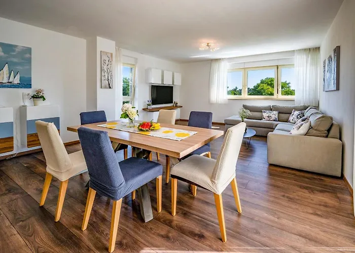 Luen Вілла Пула