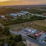 Luen Pula
